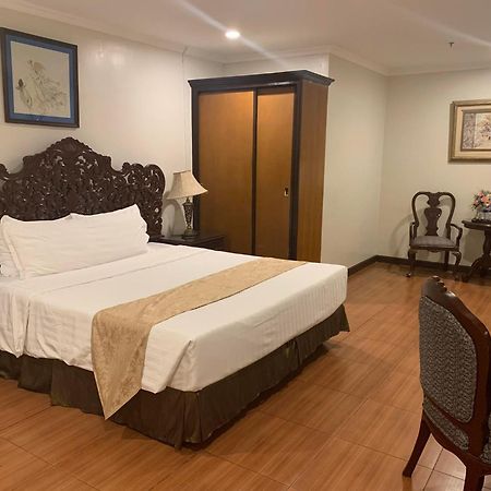 Crown Royale Hotel Balanga Exterior photo