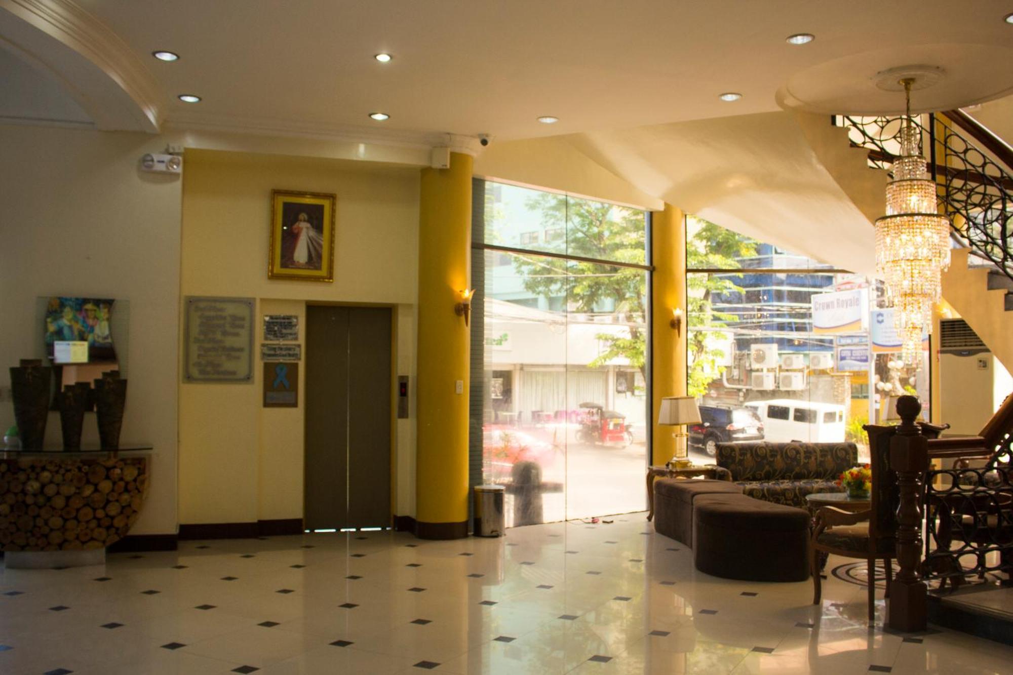 Crown Royale Hotel Balanga Exterior photo