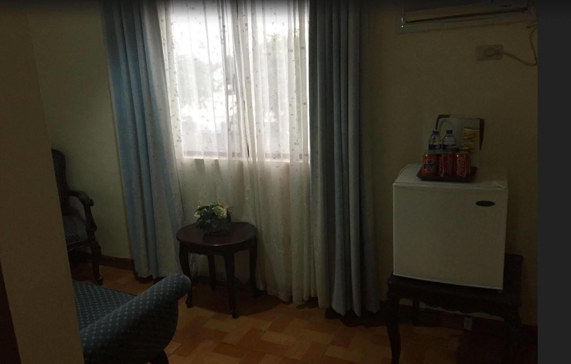 Crown Royale Hotel Balanga Exterior photo